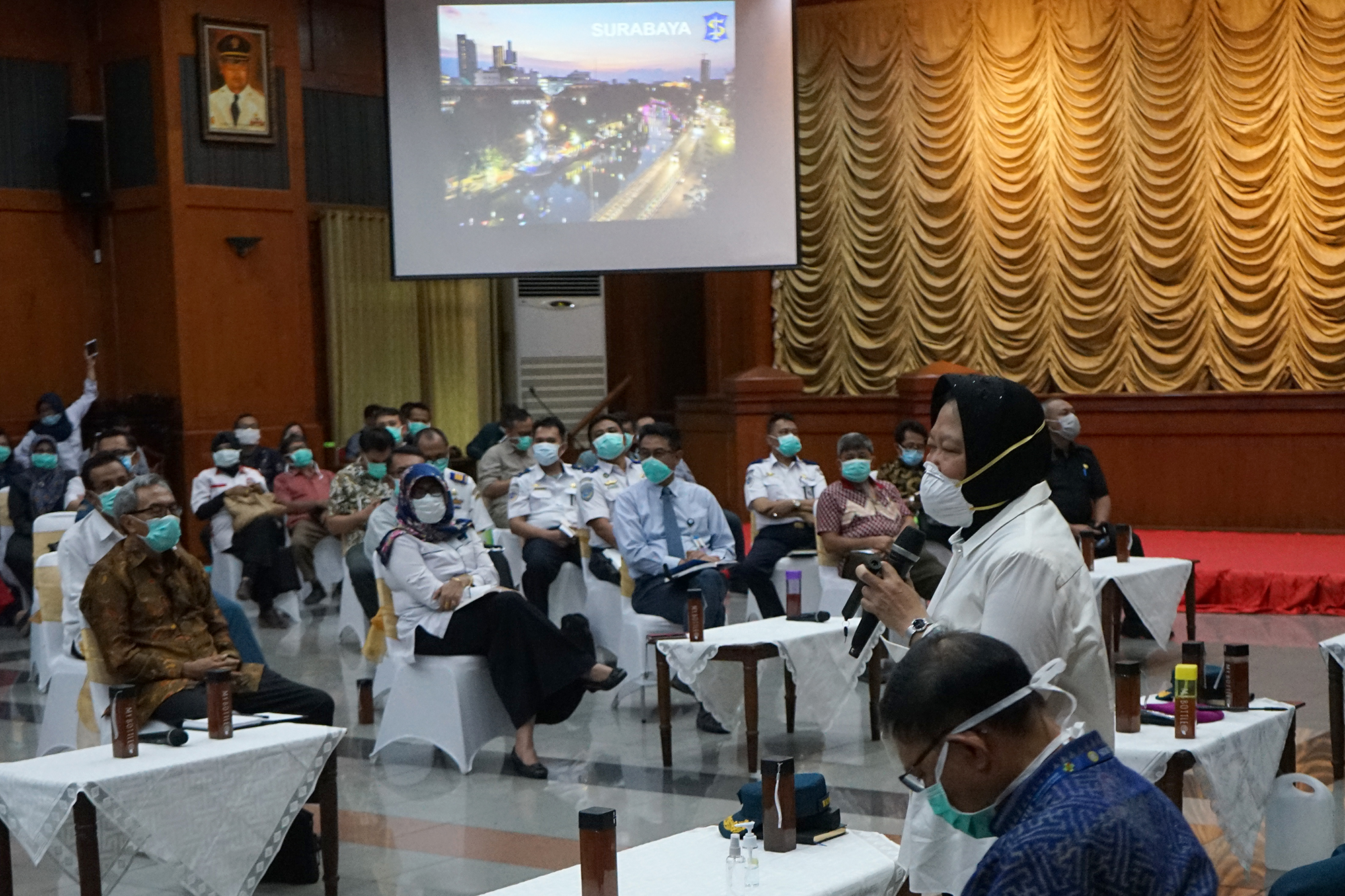 Rapat koordinasi penanganan corona di Kota surabaya. (Foto: humas protokol Pemkot Surabaya)