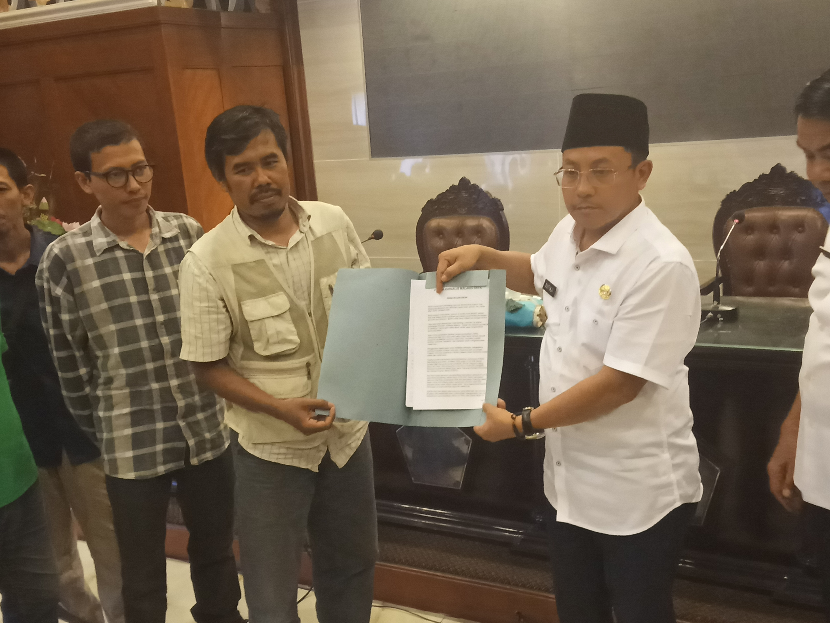 Forum Jurnalis Malang Raya dan Walikota Malang, Sutiaji saat beraudiensi di Balai Kota Malang. (Foto: Lalu Theo/Ngopibareng.id)