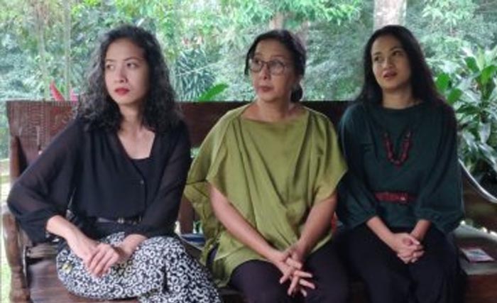 Dari kiri ke kanan, Eks Pasien 01 Sita Tyasunami, eks pasien 02 Maria Darmaningsih, dan eks Pasien 03 Ritra Anindyajati.(Foto:Antara)