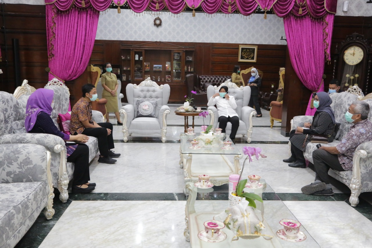 Wali Kota Surabaya Tri Rismaharini saat melakukan audensi dengan Perdatin. (Foto: dok. Protokol Pemkot Surabaya)