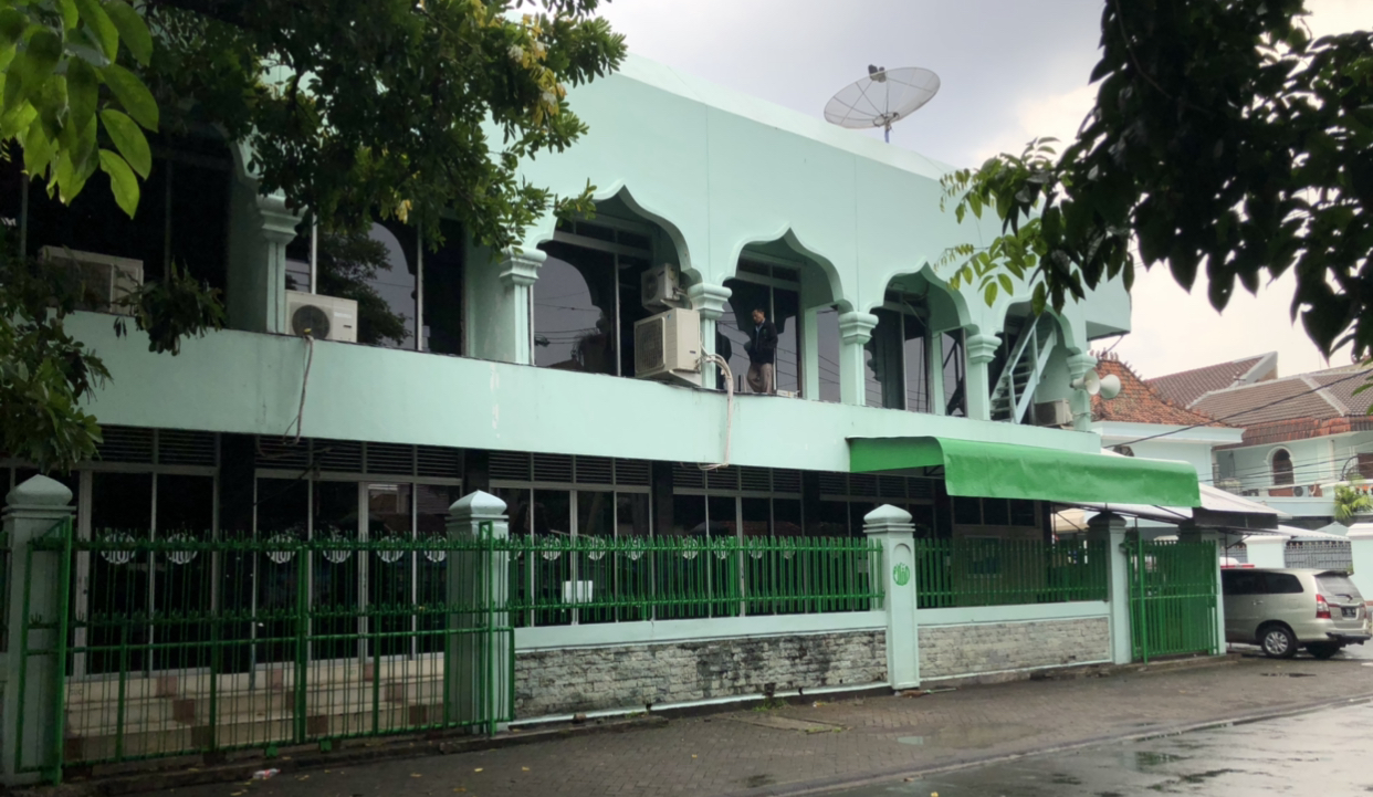 Tampak samping Masjid Al-Falah, Surabaya (Andhi  Dwi/Ngopibareng.id)