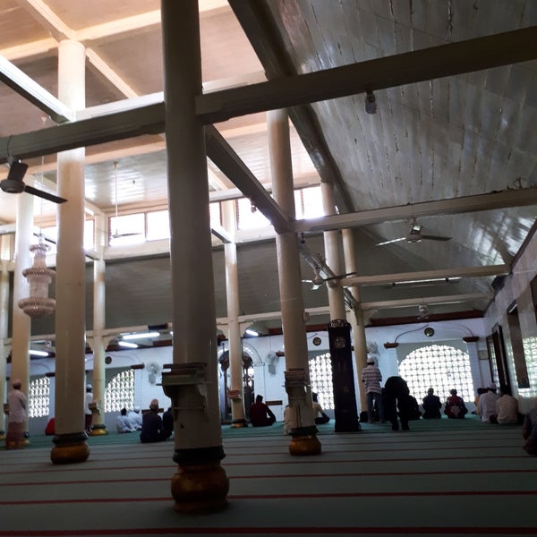 Serambi Masjid Jami' Gresik. (Foto: Ilustrasi)