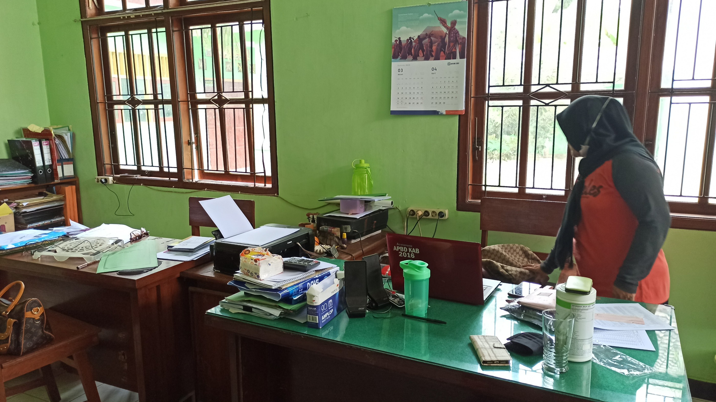Ruangan kantor Korwilker Satdik, Kecamatan Glagah, yang disatroni maling, Jumat 27 Maret 2020. (Foto: Muh Hujaini/Ngopibareng.id)
