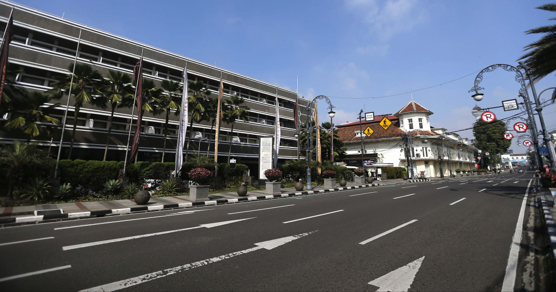 Sejumlah jalan utama di Bandung, Jawa Barat, ditutup sebagai antisipasi wabah corona. (Foto: Istimewa)