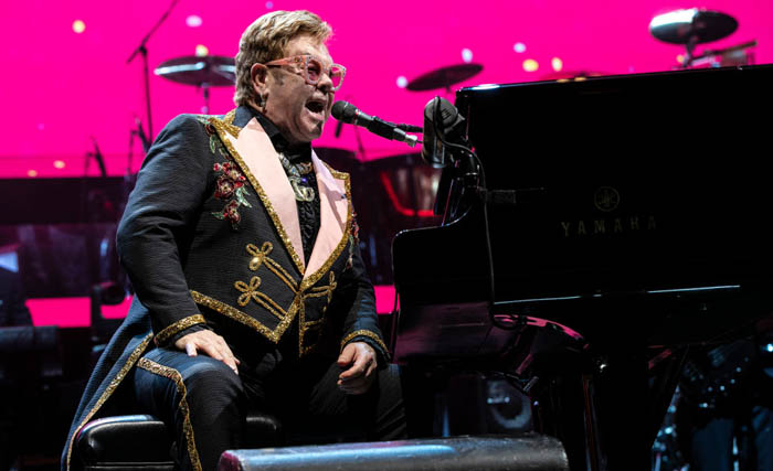 Elton John gelar konser iHeart Living Room Concert for America, Minggu malam. (Foto:Reuters)