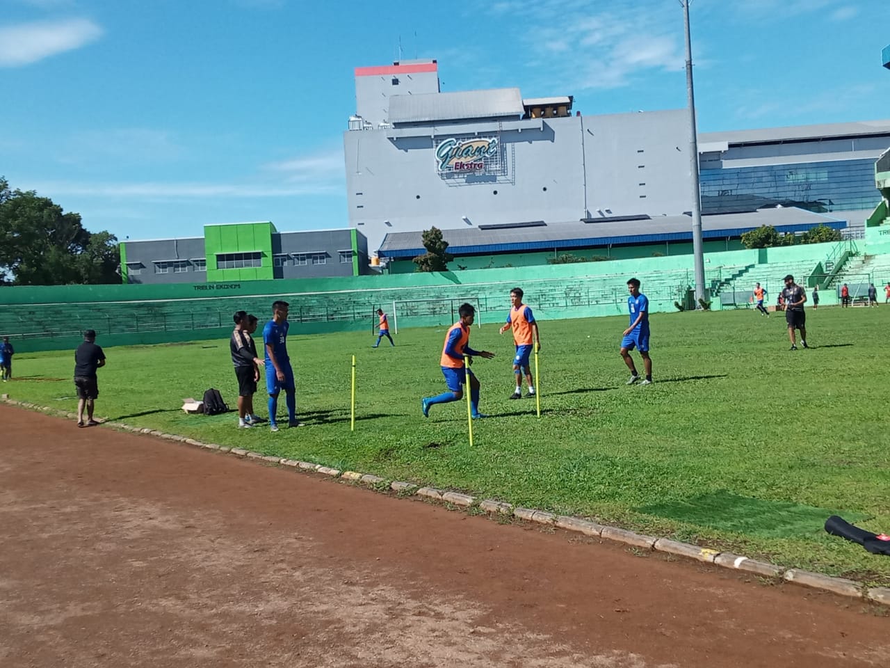 Para pemain Arema FC saat menjalankan agenda latihan di Stadion Gajayana sebelum masa pandemi Covid-19 (Foto: Lalu Theo/ngopibareng.id)