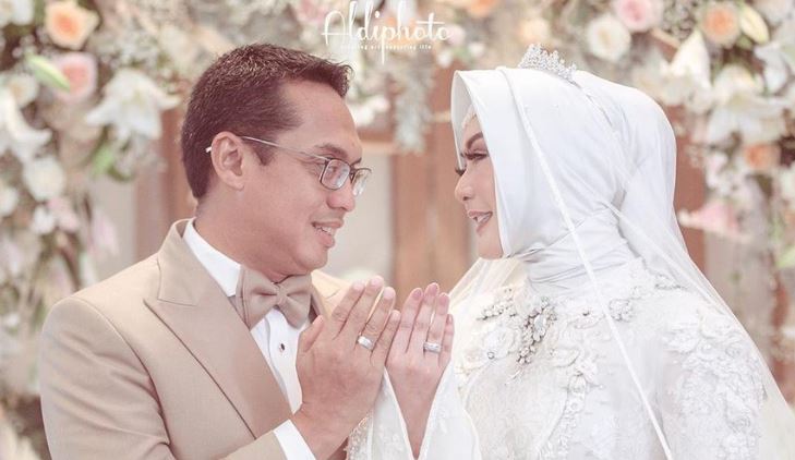 Pernikahan kedua Eddies Adelia dan Ferry Setiawan. Rujuk setelah keduanya bercerai empat tahun lalu. (Foto: Instagram/aldiphoto)