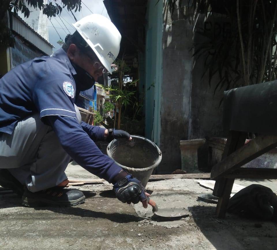 PGN sedang membenahi pipa Jarga di Surabaya dengan menggunakan protokol keamanan yang ketat. (Foto: PGN)