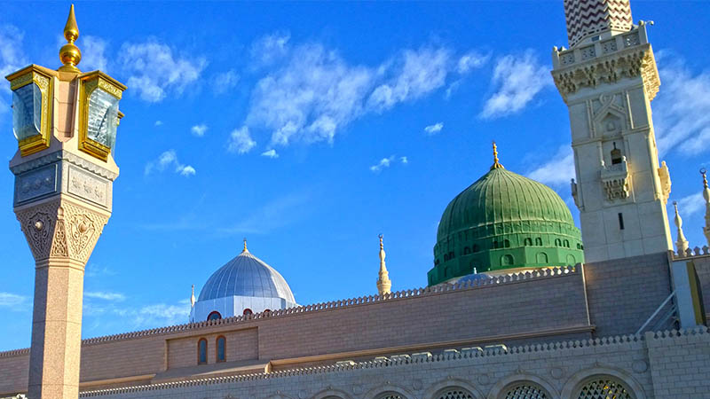 Masjid Nabawi, di dalamnya Nabi Muhammad dimakamkan, bersama Sayidina Abu Bakar Ash-Shiddiq dan Sayidina Umar bin Khattab. (Foto: Istimewa)