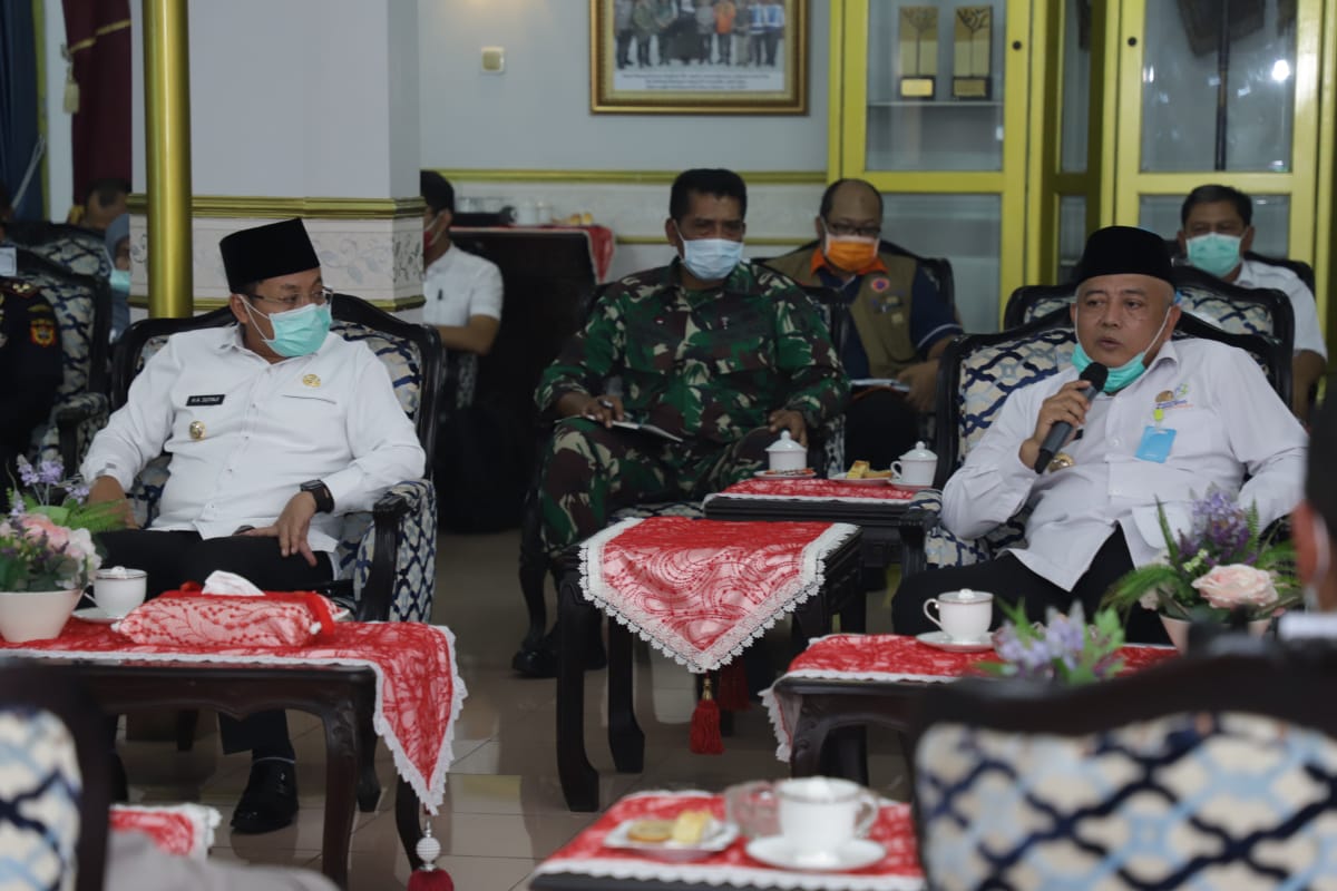 Wali Kota Malang, Sutiaji (kiri) dan Bupati Malang, Muhammad Sanusi (kanan) saat rapat koordinasi 3 kepala daerah Malang Raya di Pendopo Malang (Foto: istimewa)
