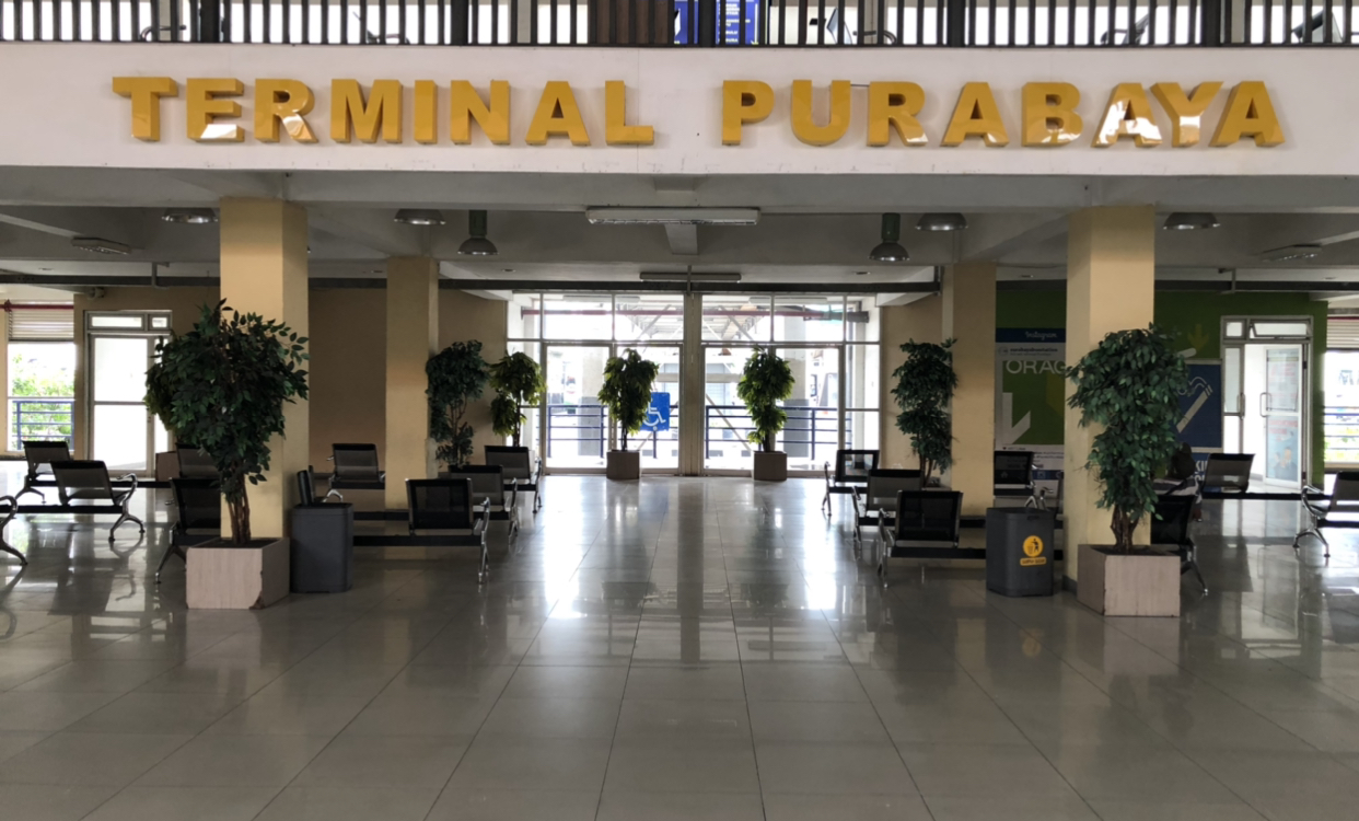 Terminal Purabaya, tampak kosong setelah adanya pandemi covid-19 (Foto: Andhi Dwi/Ngopibareng)