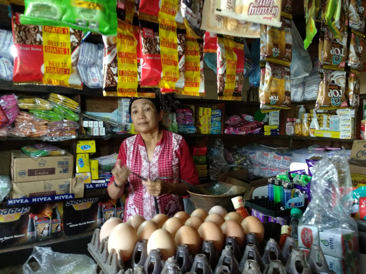 Lapak dagangan di Pasar Gotong Royong Nginden, Surabaya. (Foto: Rizqi Mutqiyyah/Ngopibareng.id)