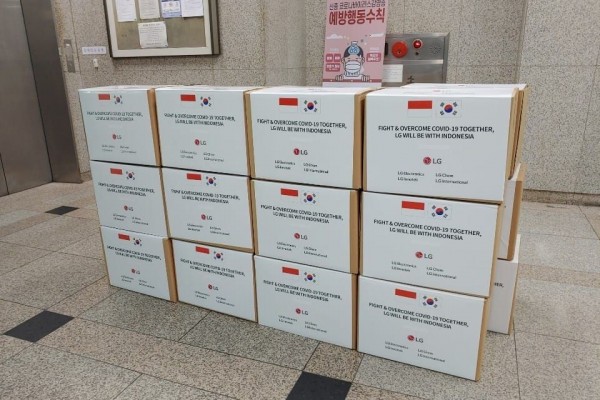 Alat tes corona bantuan dari Korea Selatan. (Foto: Ant)