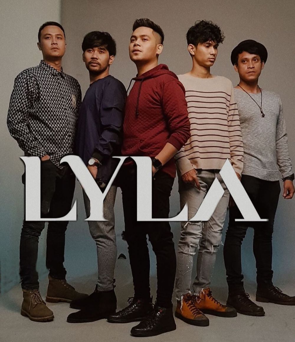 Ario Setiawan (tengah), vokalis baru band Lyla. (Foto: Twitter)