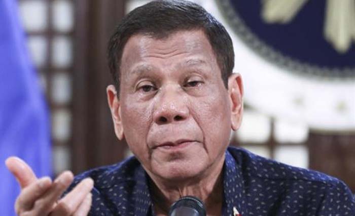 Presiden Filipina Rodrigo Duterte menyampaikan pidato Senin malam. (Foto:Aljazeera/AP)