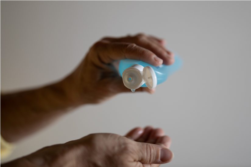 Turki pakai kolonye tradisional sebagai ganti hand sanitizer untuk membersihkan tangan. (Ilustrasi/Unsplash.com)