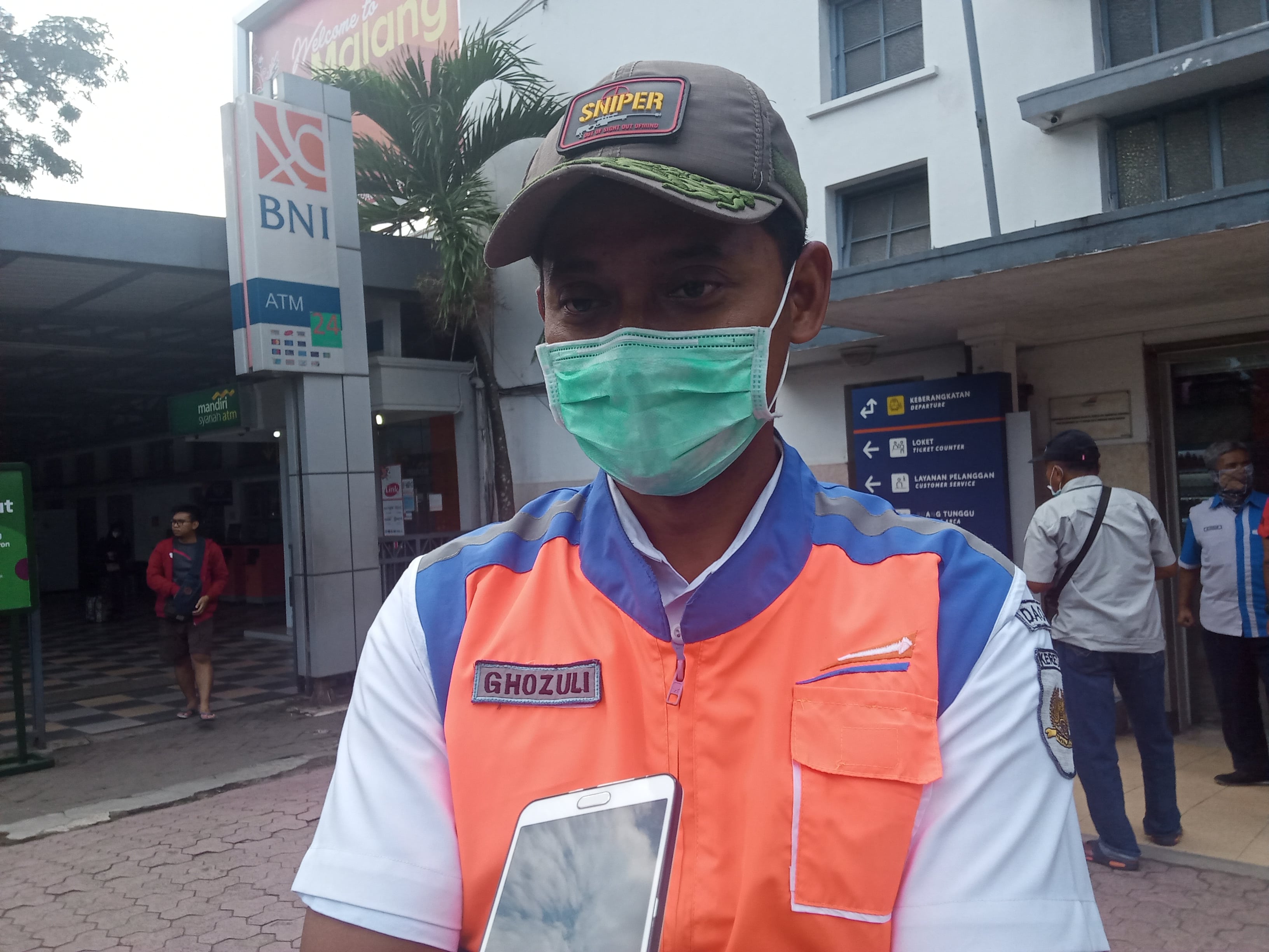 Wakil Kepala Stasiun Malang Kota Baru, Nur Moch Ghozuli saat ditemui di stasiun (Foto: Lalu Theo/ngopibareng.id)
