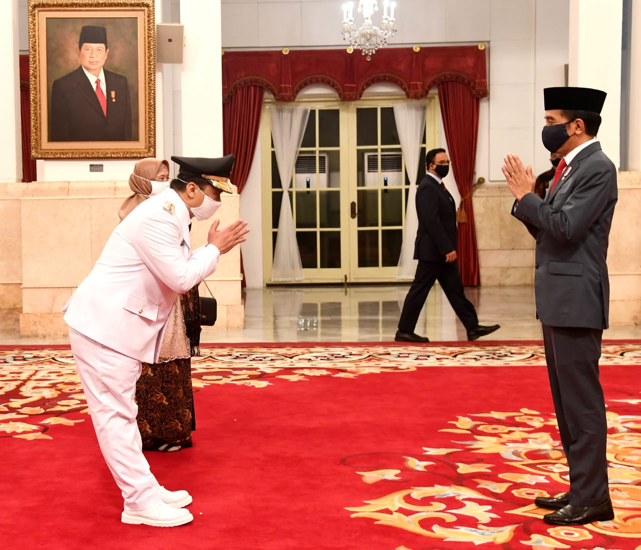 Presiden Joko Widodo (Jokowi) secara resmi melantik Ahmad Riza Patria menjadi Wakil Gubernur DKI Jakarta, Rabu 15 April 2020, dengan protokol kesehatan yang ketat. (Foto: Setpres)