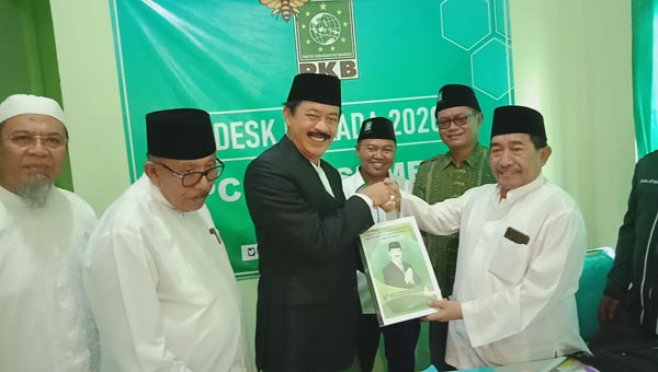 Fattah Jasin saat mendaftar ke PKB. (Foto: Istimewa)