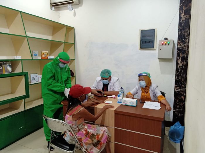 LKMI, sebuah lembaga kesehatan di bawah naungan PB HMI menggelar rapid test corona gratis. (Foto: Dok Humas)