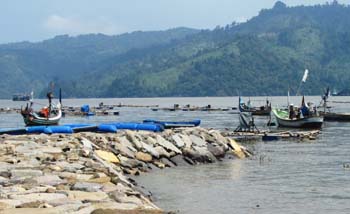 Ilustrasi pelabuhan ikan Popoh, Tulungagung. (Foto:Ngopibareng)