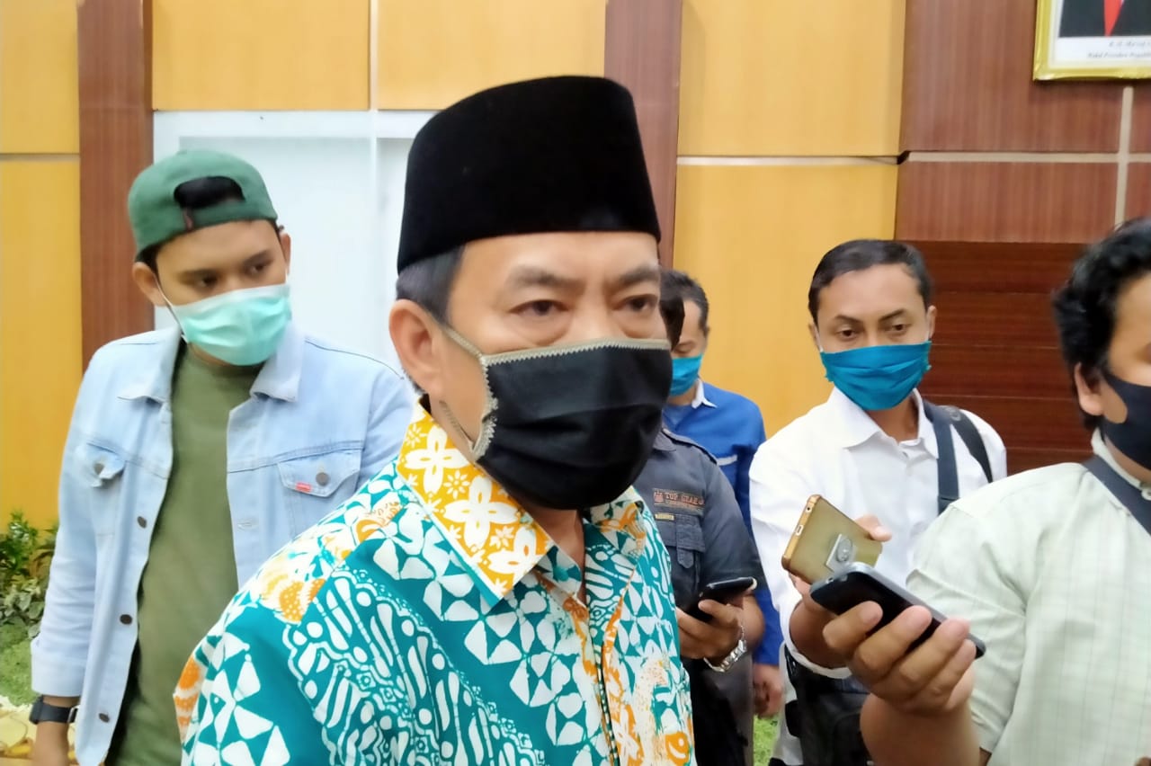 Plt Bupati Sidoarjo, Nur Ahmad Syaifuddin, usai rapat koordinasi di Gedung Negera Grahadi, Surabaya, Minggu 19 April 2020. (Foto: Fariz Yarbo/Ngopibareng.id)