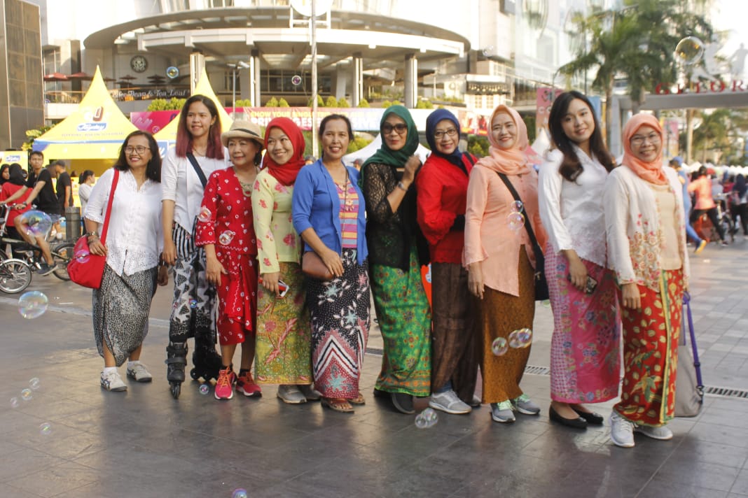 Komunitas Perempuan Berkebaya Indonesia (PBI). Mengajak perempuan mengenakan kebaya pada Hari Kartini. (Foto: asmanu/Ngopibareng).