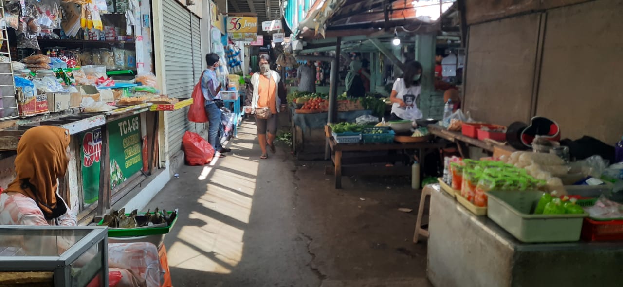 Suasana Pasar Pucang yang sepi pembeli siang ini. (Foto:Pita/Ngopibareng.id)