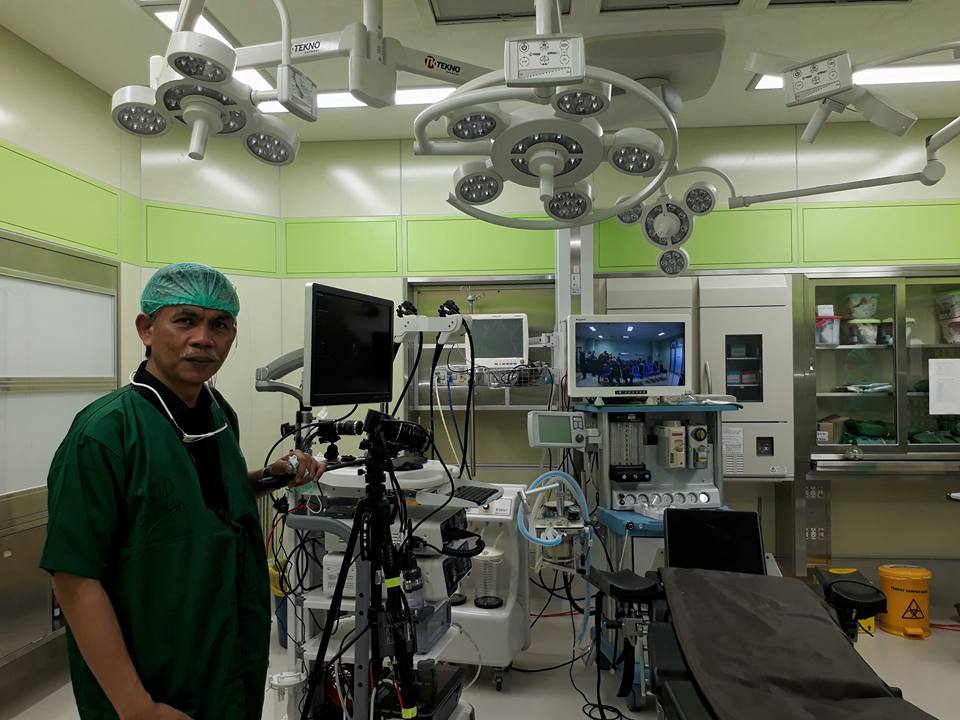 dokter Muhammad S Niam, di ruang tugasnya. (Foto: Aku fb m s niam)