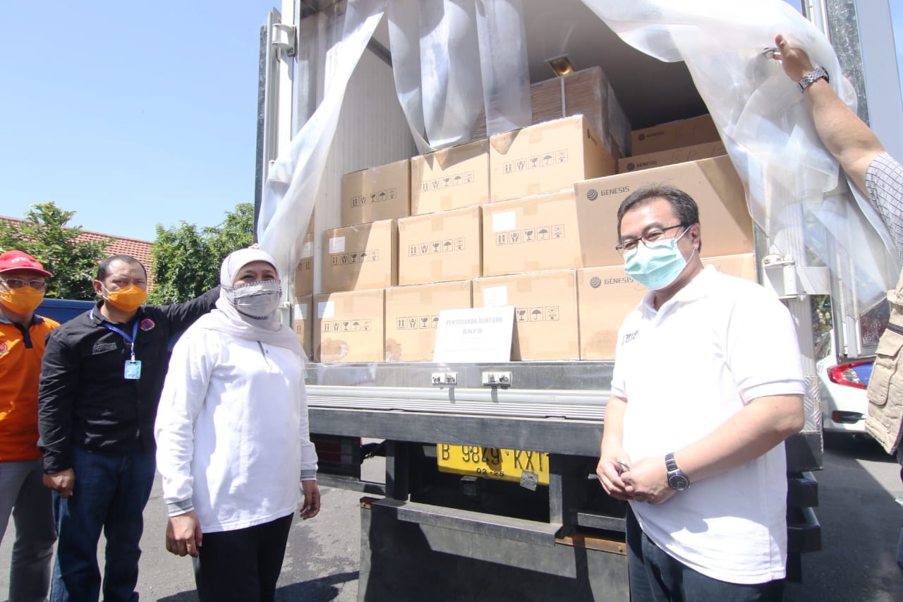 Gubernur Jatim, Khofifah Indar Parawansa menerima bantuan reagen dari pemerintah pusat.