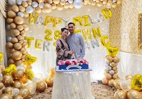 Zaskia Gotik mendapatkan kejutan ulang tahun ke-28 dari sang suami, Sirajuddin Mahmud Sabang. (Foto: Instagram @zaskia_gotix/sirajuddinmahmudsabang)