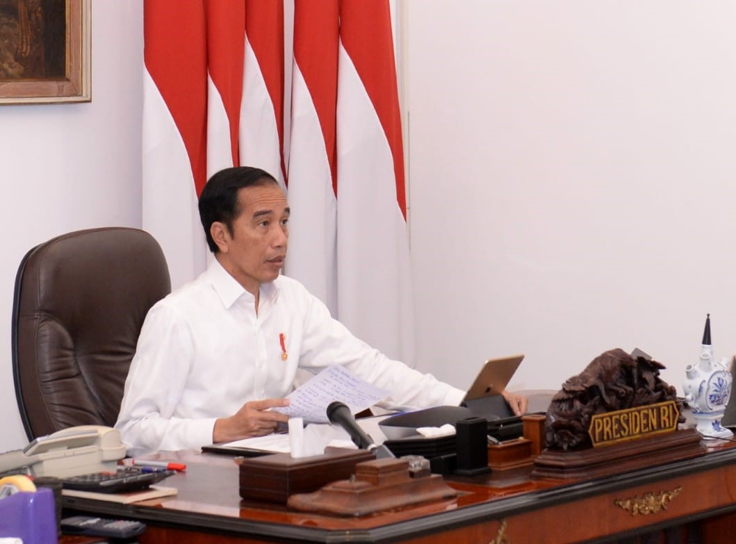 Presiden dalam Ratas di Istana Merdeka membahas upaya perlindungan UMKM dari dampak corona. (Foto: Setpres)