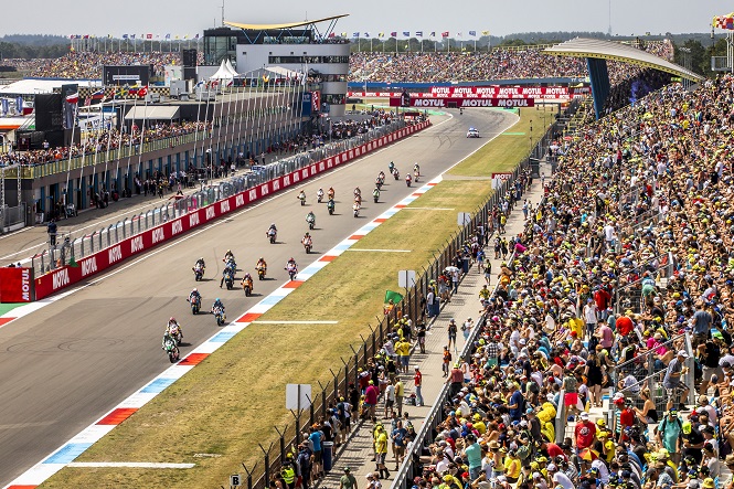 Suasana balapan MotoGP di Sirkuit Assen musim lalu. (Foto: Twitter/@ttcircuitassen)