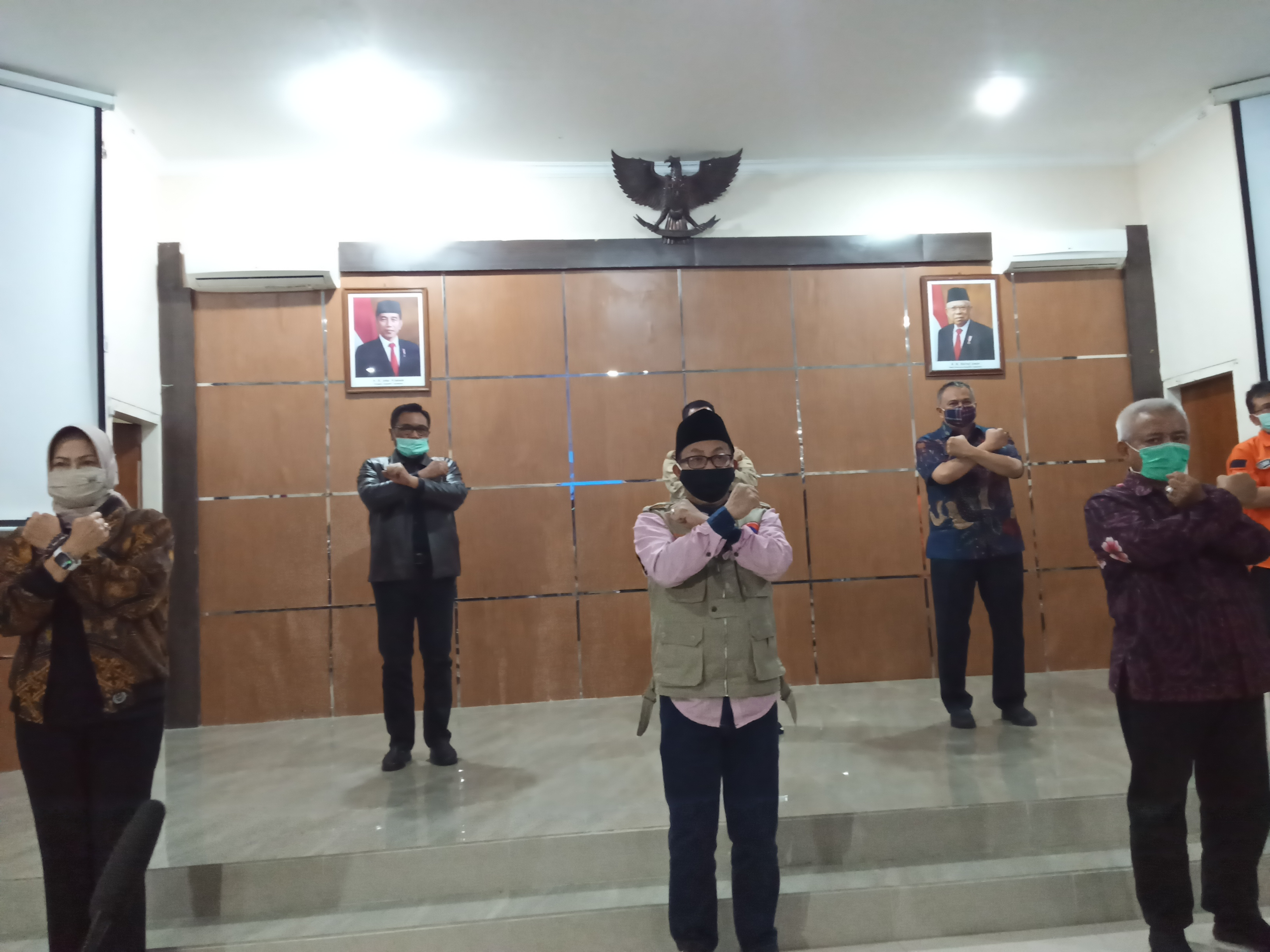 Tiga Kepala Daerah di Malang Raya saat rapat koordinasi di Bakorwil Jatim III Malang membahas terkait PSBB Malang Raya (Foto: Lalu Theo/ngopibareng.id)