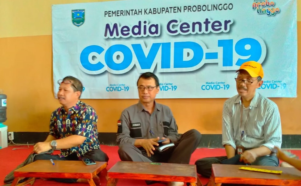 Jubir Satgas Covid-19 Kabupaten Probolinggo, dr Anang Budi Yoelijanto (kanan). (Foto: Dokumentasi/Ngopibareng.id)