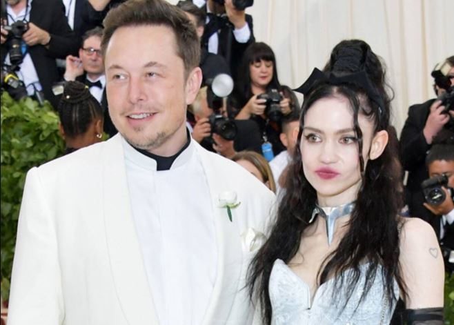 Bos Mobil Listrik Tesla, Elon Musk dan kekasihnya, Grimes. (Foto: Instagram)