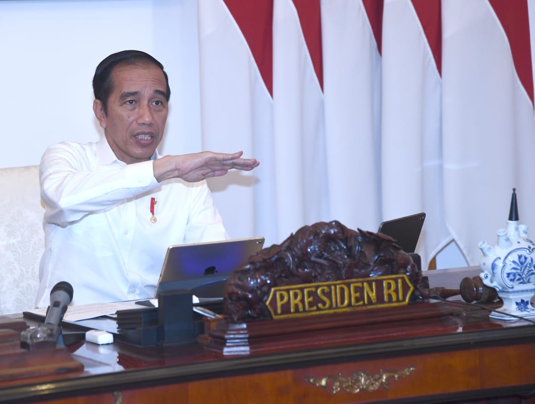 Presiden Jokowi saat memimpin sidang kabinet paripurna membahas Pagu Indikatif RAPBN Tahun Anggaran 2021 secara telekonferensi di Istana Merdeka, Jakarta, pada Rabu, 6 Mei 2020. (Foto: Setpres)
