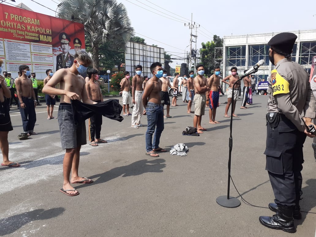 Puluhan pembalap liar saat diamankan di Mapolresta Malang Kota. (Foto: Istimewa)