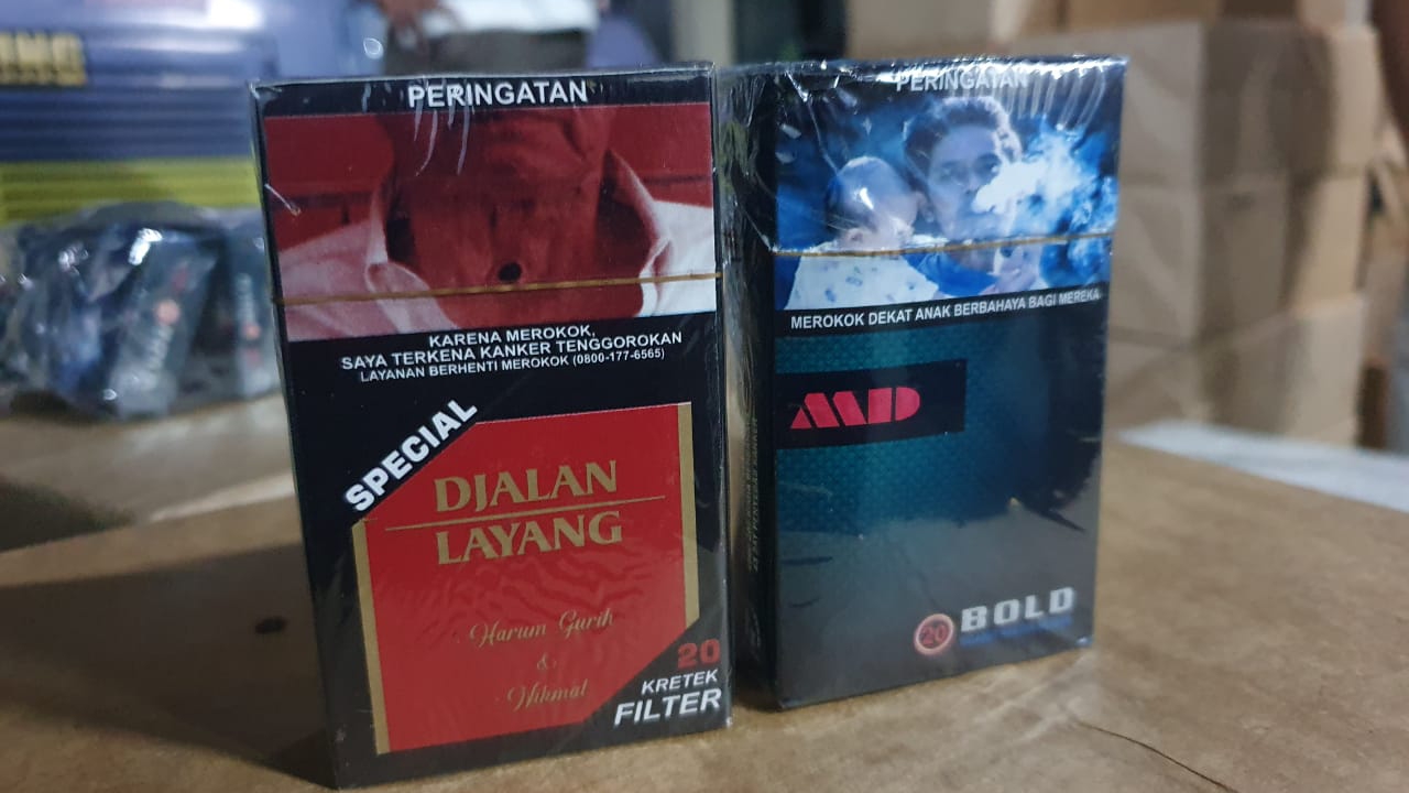Dua merk rokok illegal yang disita oleh Bea Cukai Malang, Jawa Timur. (Foto: Istimewa)