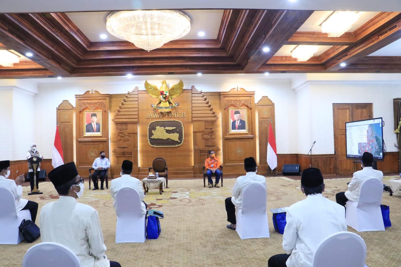 Pertemuan antara Gubernur Jawa Timur Khofifah Indar Parawansa, dari para mubaligh Jatim di Gedung Negara Grahadi. (Foto: Humpro Jatimprov)