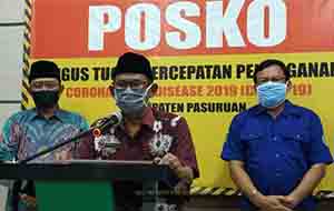 Juru bicara Gugus Tugas Covid-19 Pasuruan gelar konpres update perkembangan wabah covid-19 di Pasuruan. (Foto: Dok Humas)