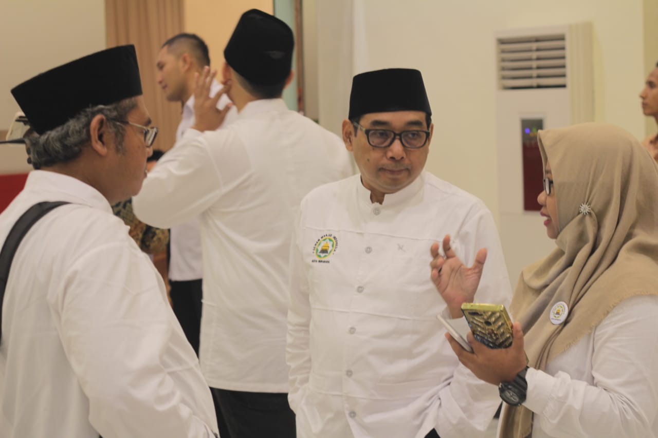 Ketua DMI Surabaya Arif Afandi (Tengah) dalam acara DMI beberapa waktu lalu. (Foto Dokumen)