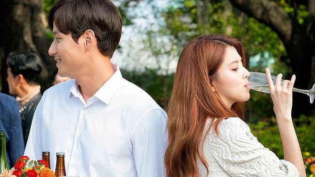 Lee Tae-oh bersama pelakor, Yeo Da Kyung di drama Korea Selatan, The World of the Married. (Foto: Istimewa)