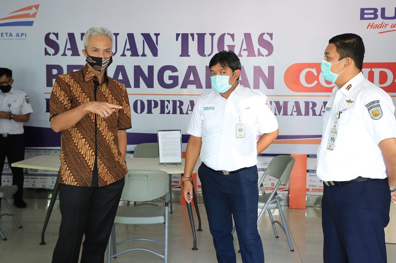 Gubernur Jawa Tengah Ganjar Pranowo saat berada di stasiun Semarang. (Foto: Ist/Ngopibareng.id)
