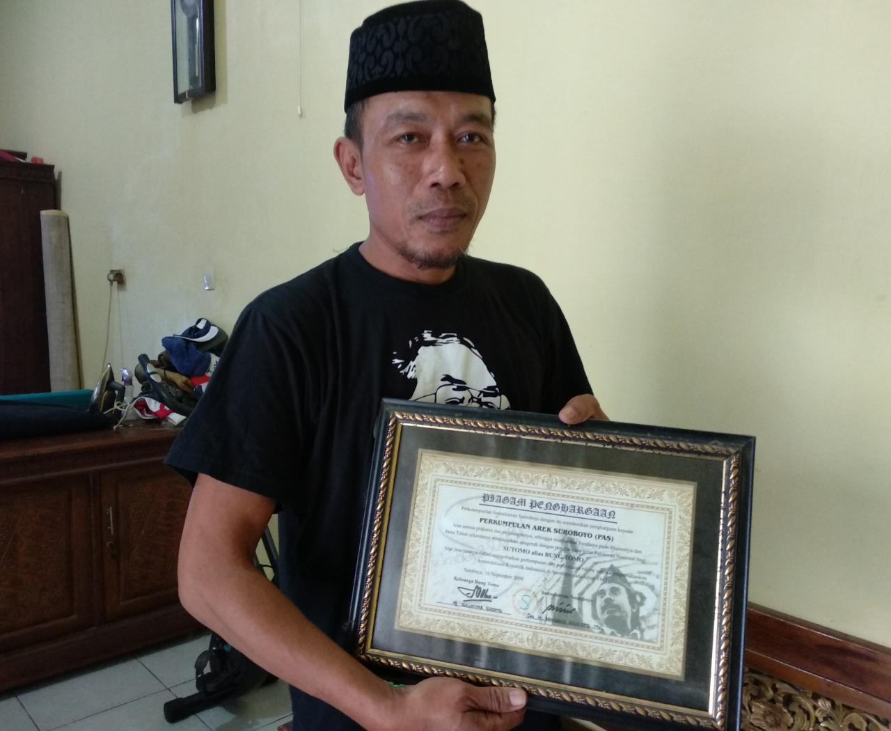 Kusnan Hadi berencana gugat Presiden Joko Widodo. (M.Rizki/Ngopibareng.id)
