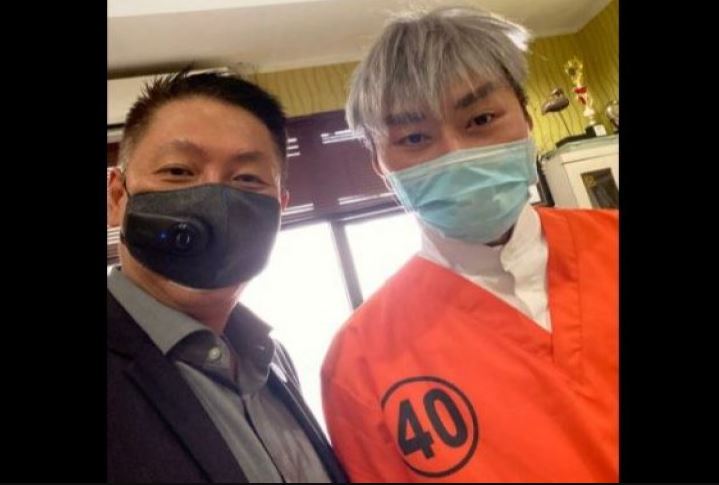 Roy Kiyoshi pose bersama kuasa hukumnya, Henry Indraguna saat akan dipindahkan ke pusat rehabilitasi narkoba RSKO Cibubur. (Foto: Instagram)