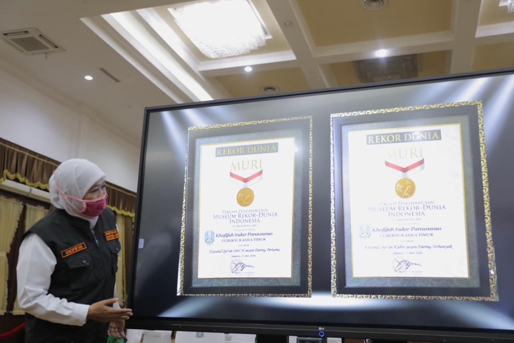 Penghargaan untuk Provinsi Jawa Timur dari MURI. (Foto: Humpro Jatimprov)