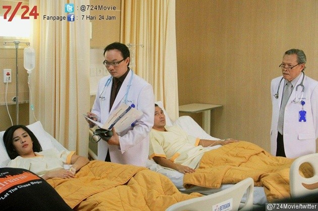 Verdi Solaiman sempat beradu akting dengan ayahnya, Henky Solaiman sebagai dokter di film 7/24, 7 Hari 24 Jam yang dibintangi Dian Sastro dan Lukman Sardi. (Foto: Twitter@724Movie)