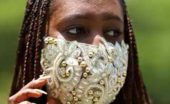 Masker karya perancang busana Nigeria, Sefiya Diejomaoh. (Foto:Antara/IG)