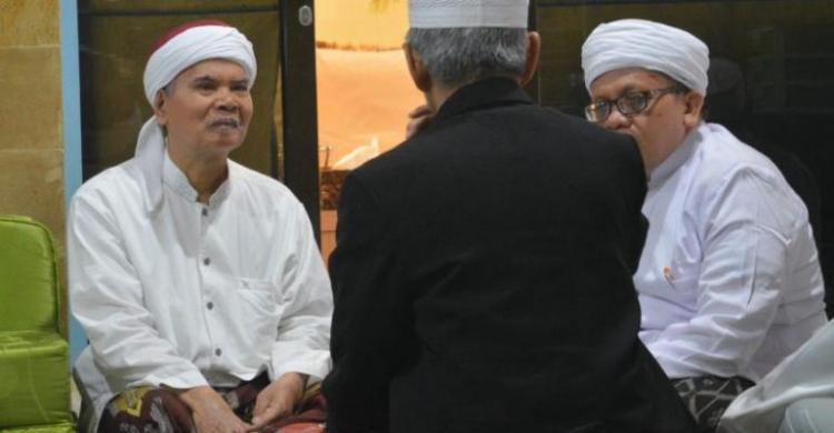 KH Afifuddin Muhajir bersama tim perumus Bahtsul Masail PBNU di Jakarta. (Foto: Istimewa)